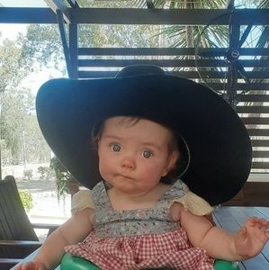 Meet your Posher, Clint